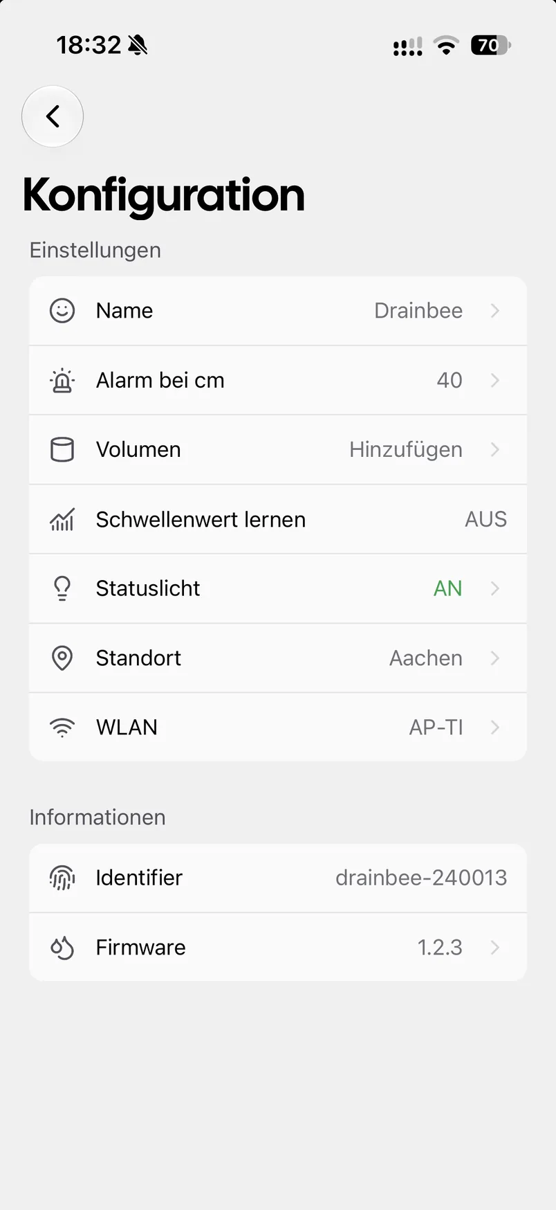Konfiguration in der Drainbee App mit Name, Alarmwert, Volumen, Schwellenwert lernen, Statuslicht, Standort, WLAN und Firmware